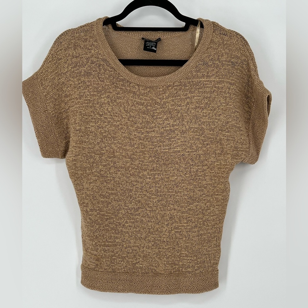 LORD & TAYLOR GOLD W/METALLIC‎ GOLD CREW NECK SHORT SLEEVE SOFT & STRETCHY